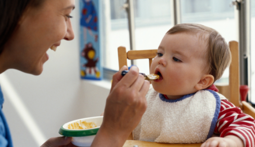 Chế độ dinh dưỡng tối ưu cho sự phát triển trí não của trẻ sơ sinh