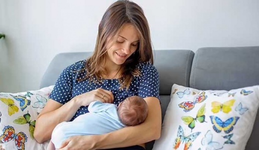Tăng nguy cơ mắc ung thư vú do sinh con muộn và tăng cân