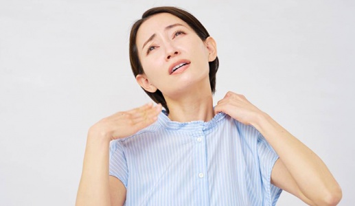 Bí quyết vượt qua cơn bốc hỏa tuổi mãn kinh trong mùa Hè