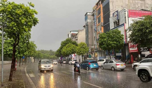 Nhiều nơi trên cả nước ngày nắng gián đoạn, mưa dông chiều tối
