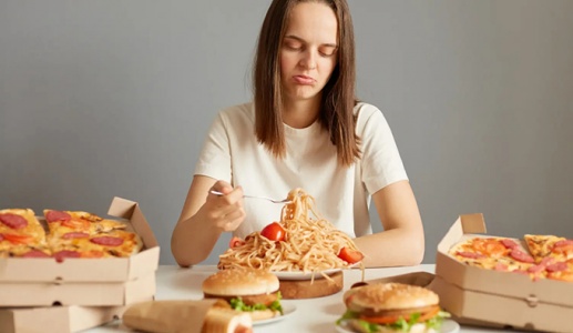 Cách kiểm soát cơn thèm ăn trong giai đoạn stress, căng thẳng
