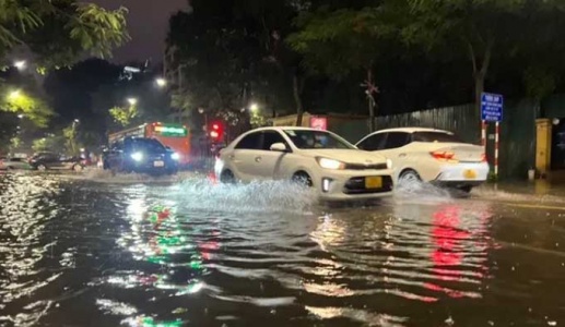 Bắc Bộ và Bắc Trung Bộ mưa lớn, cảnh báo dông lốc