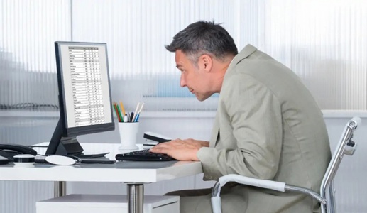 Hội chứng tư thế cổ – “cái giá” phải trả khi ngồi sai tư thế