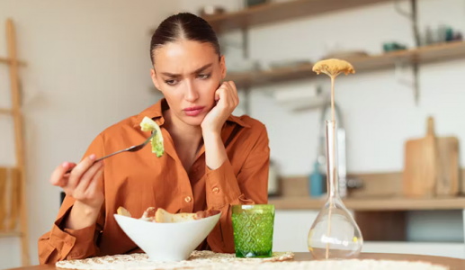 Mối nguy đằng sau những trào lưu ăn thô, uống nước ép