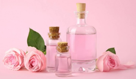 Nước hoa hồng “giải cứu” đôi mắt mệt mỏi, thâm quầng