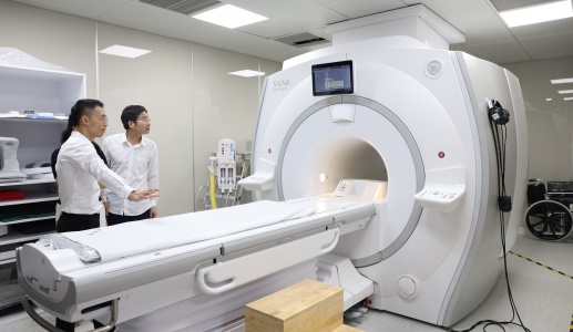 Bệnh viện Đại học Y Hà Nội: Ra mắt hệ thống MRI 3.0 Tesla SIGNA Architect 
