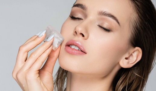 Có nên áp dụng mẹo chườm đá trong chu trình chăm sóc da?