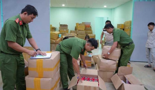 Triệt phá đường dây sản xuất 12 tấn kem trộn, mỹ phẩm giả