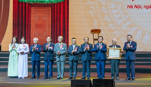 Báo chí Cách mạng Việt Nam đón nhận Huân chương Hồ Chí Minh