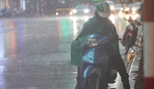 Mưa lớn nhiều nơi trên cả nước, đề phòng lũ quét và sạt lở đất