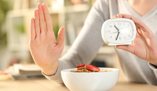 Nhịn ăn gián đoạn: Kẻ thù hay đồng minh của chị em ở tuổi sinh sản?