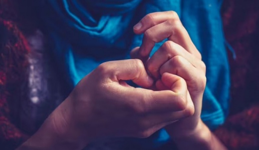 Dấu hiệu ở tay cảnh báo bệnh tim nguy hiểm