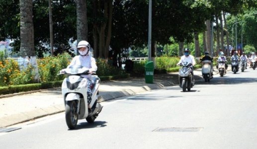 Nắng nóng bao trùm Bắc Bộ và Trung Bộ