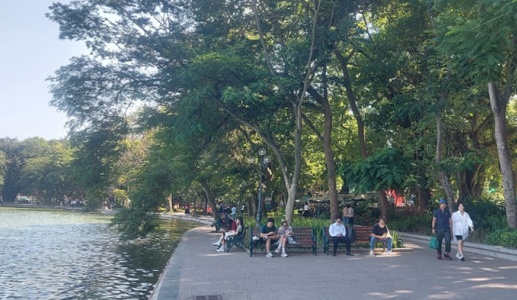 Trung Bộ vẫn nắng nóng, Bắc Bộ mưa dông vài nơi