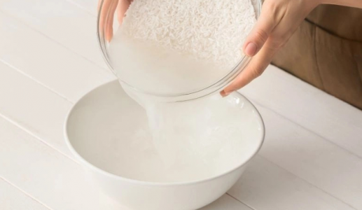 Nước vo gạo: 'Trợ thủ' đắc lực cho mái tóc khoẻ mạnh