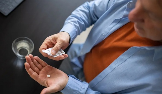 Tự tăng liều thuốc điều trị Parkinson có giúp run đỡ hơn không?