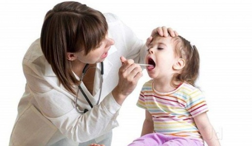 Cách chăm sóc trẻ khi bị viêm amidan