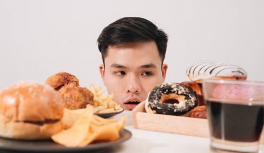 Giảm cân khó thành vì 4 nhóm thực phẩm càng ăn càng thèm 