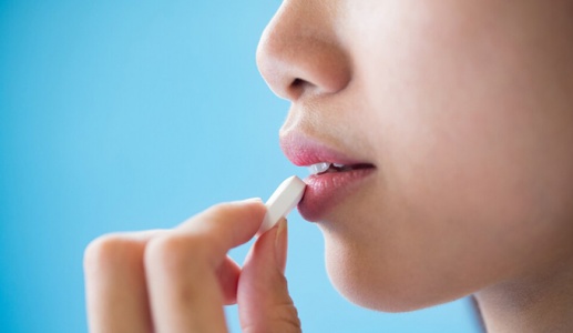 Thực hư nhai kẹo cao su giúp đường viền hàm sắc nét