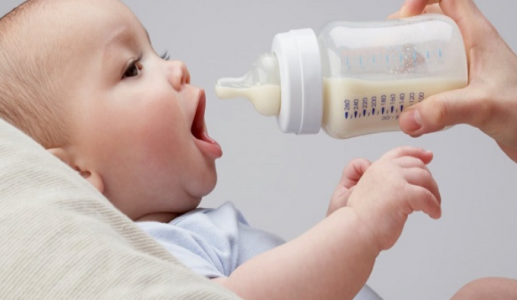 Thời điểm cho bú ảnh hưởng thế nào tới giấc ngủ của trẻ sơ sinh?
