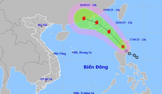 Áp thấp nhiệt đới vào biển Đông, có thể mạnh thành bão vào ngày mai