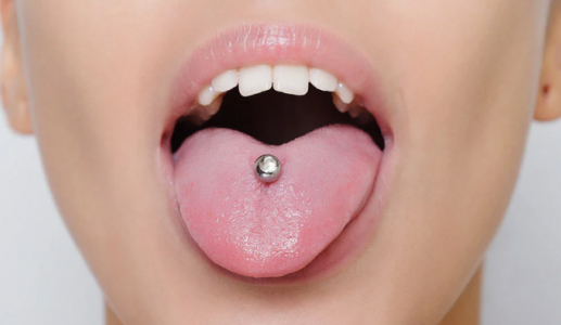Xỏ khuyên lưỡi ảnh hưởng thế nào tới sức khoẻ răng miệng 