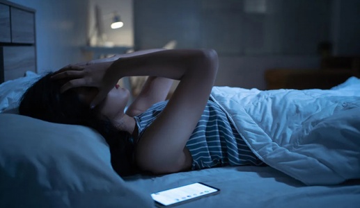 Tuổi mãn kinh có nên dùng melatonin?