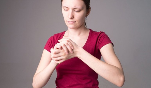 Bị run và cứng cơ tay chân bên trái có cải thiện được không?