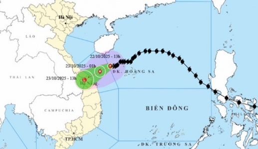 Bắc Bộ trời lạnh, Trung Bộ mưa to do bão số 12