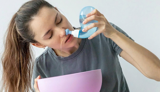 Có nên rửa mũi bằng nước muối sinh lý?
