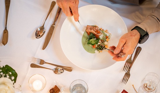 Có nên ăn tối sớm hơn vào mùa Đông?