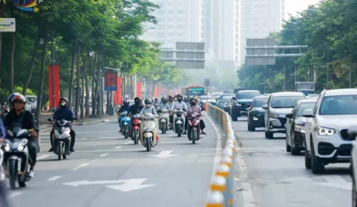 Hà Nội ngày nắng hanh, Trung Bộ vẫn mưa lớn