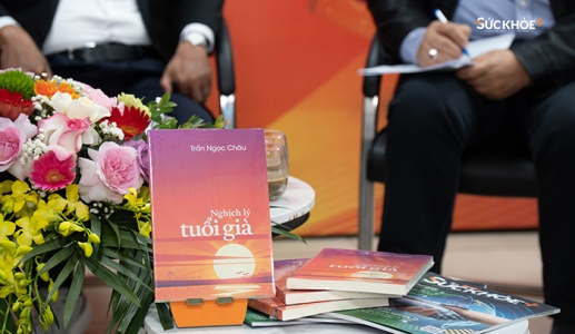 Chùm ảnh ngày ra mắt sách 'Nghịch lý tuổi già'