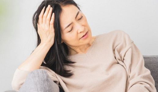 Làm thế nào để giảm rụng tóc trong thời kì mãn kinh?