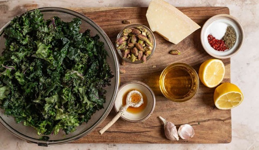 Một nguyên liệu giúp “nâng cấp” món salad cải xoăn