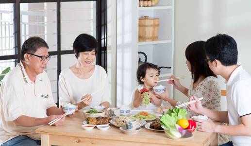 Giúp trẻ ăn uống lành mạnh trong dịp lễ hội