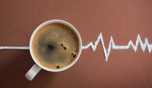 Tim đập loạn xạ, tay run mỗi khi uống cà phê, trà đặc cảnh báo điều gì?