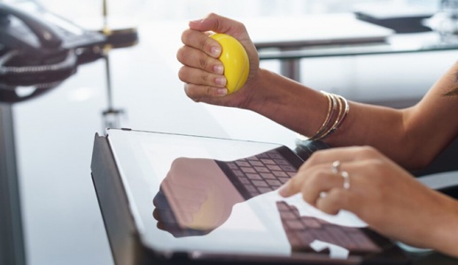 Bóng giảm căng thẳng là gì mà nhiều idol ưa thích đến thế?