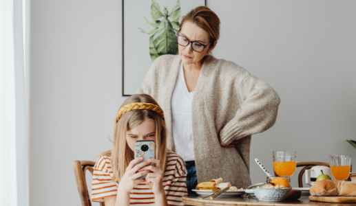 7 cách giúp trẻ 'rời xa màn hình' trong những ngày nghỉ 