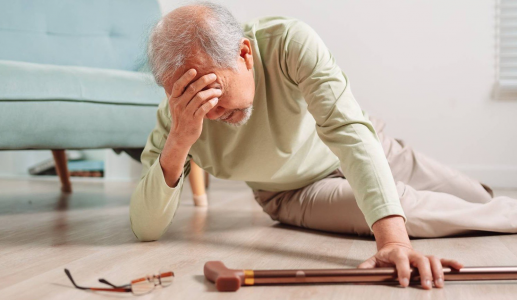 Nguy cơ té ngã ở người cao tuổi và thuốc chống đông máu