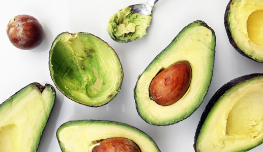 Màu sắc quả bơ tiết lộ điều gì về giá trị dinh dưỡng?