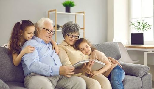 Nuôi dạy cháu giúp não bộ ông bà khỏe mạnh hơn 