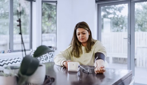 Sáng ngủ dậy nhịp tim thấp nhưng vẫn mệt: Tim đập chậm có thật sự an toàn?