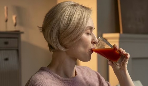 Loại nước ép màu đỏ giúp hạ huyết áp 