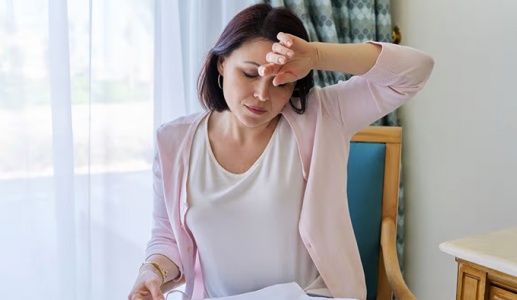 Lý do phụ nữ mãn kinh cần kiểm soát đường huyết