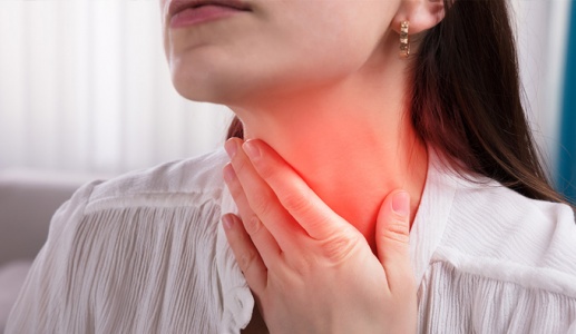 Viêm họng cấp, sốt cao phải làm sao?