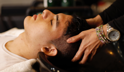 Vảy nến da đầu có phải do gội đầu sai cách?