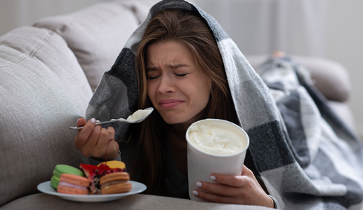 Vì sao bạn dễ ăn nhiều hơn khi căng thẳng?