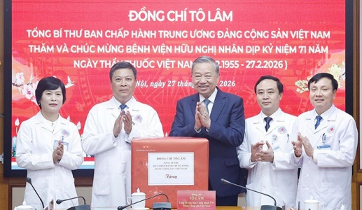 Tổng Bí thư Tô Lâm tri ân các 'chiến sĩ áo trắng' Bệnh viện Hữu Nghị
