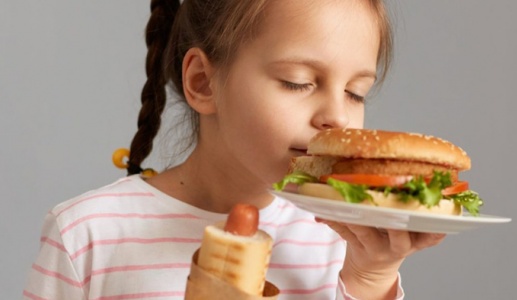 Ăn nhiều đồ siêu chế biến, trẻ dễ gặp nhiều vấn đề hành vi hơn